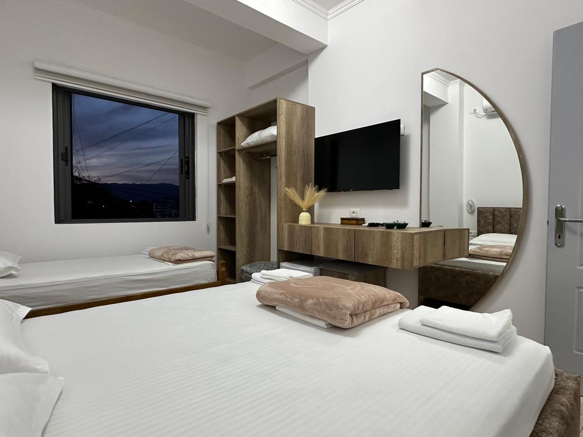 Lola'S Rooms Gjirokastër Exterior foto