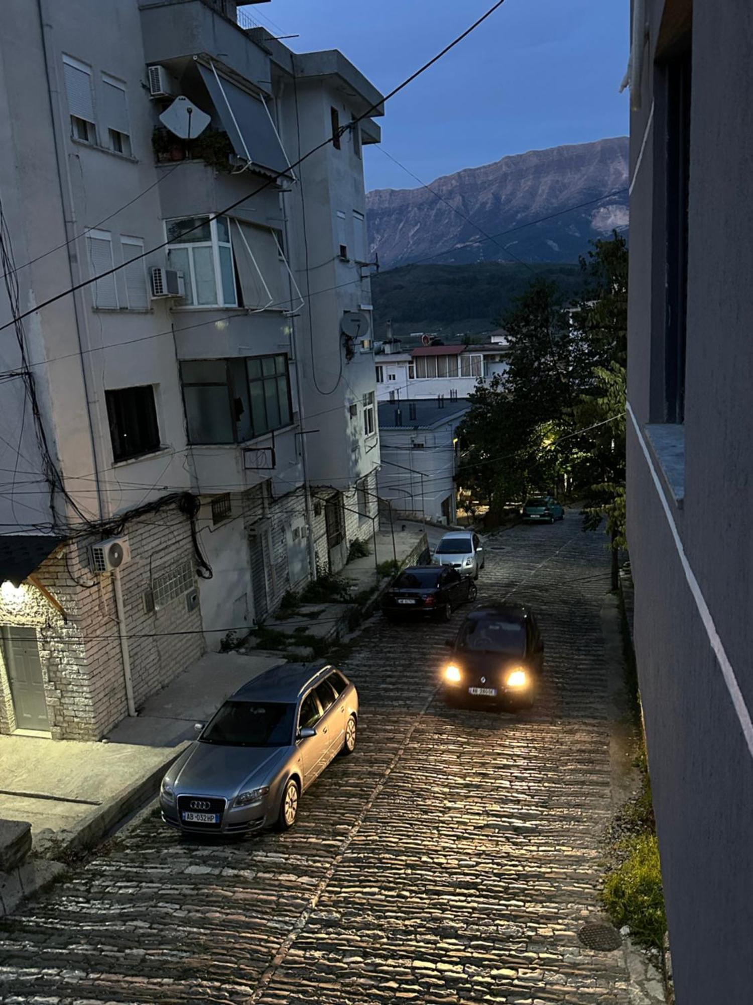 Lola'S Rooms Gjirokastër Exterior foto